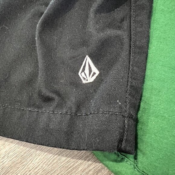 Volcom Boys 26 Youth 12 Black Chino Shorts - Picture 3 of 5